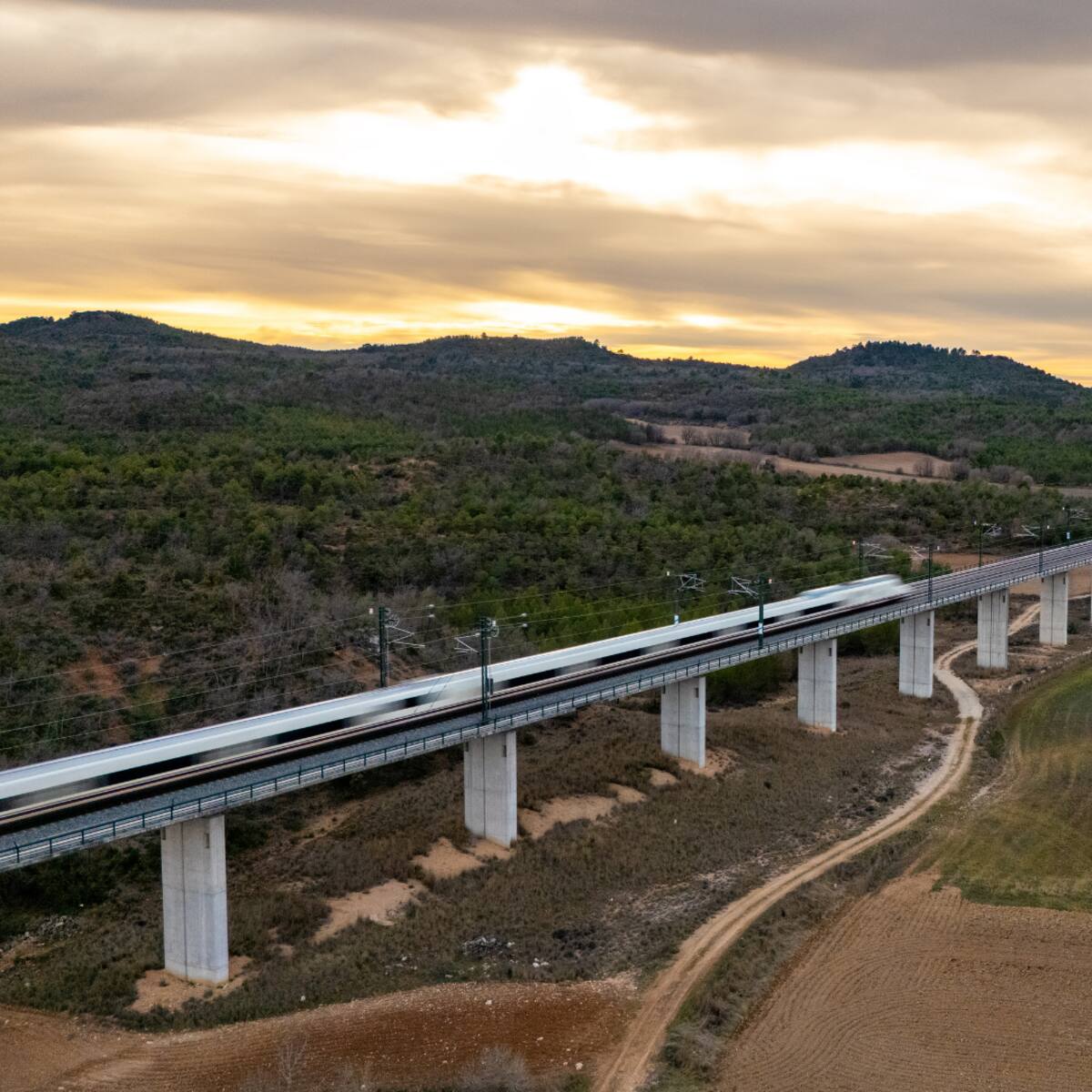 Zelenski condenó “acto de terrorismo” ruso contra un tren que ha dejado cuatro pasajeros muertos