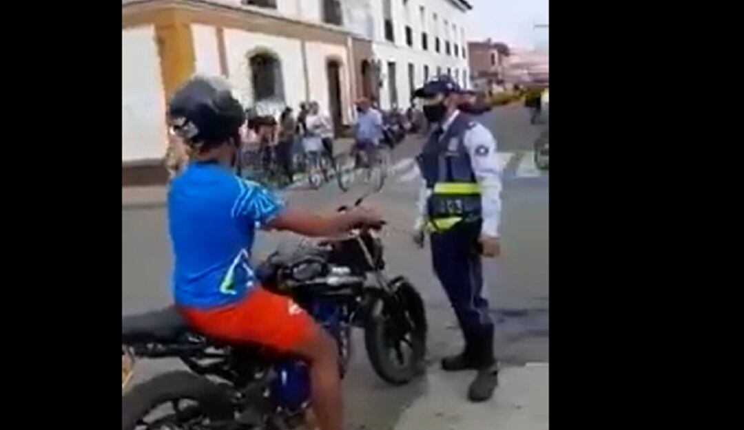 Pantallazo tomado de video de redes sociales grabado por la ciudadanía
