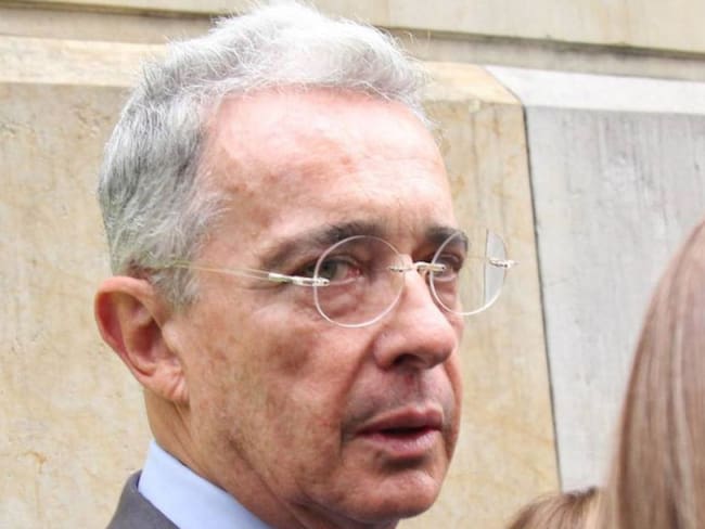 Arribismo de Santos no le permitió hacer oposición leal y frentera: Uribe