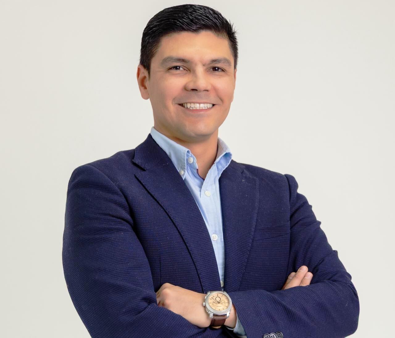 En el ecosistema empresarial de Latinoamérica, hay un patrón que se repite en voz baja: dueños exhaustos, atrapados en la operación, sosteniendo con las manos un negocio que depende por completo de ellos