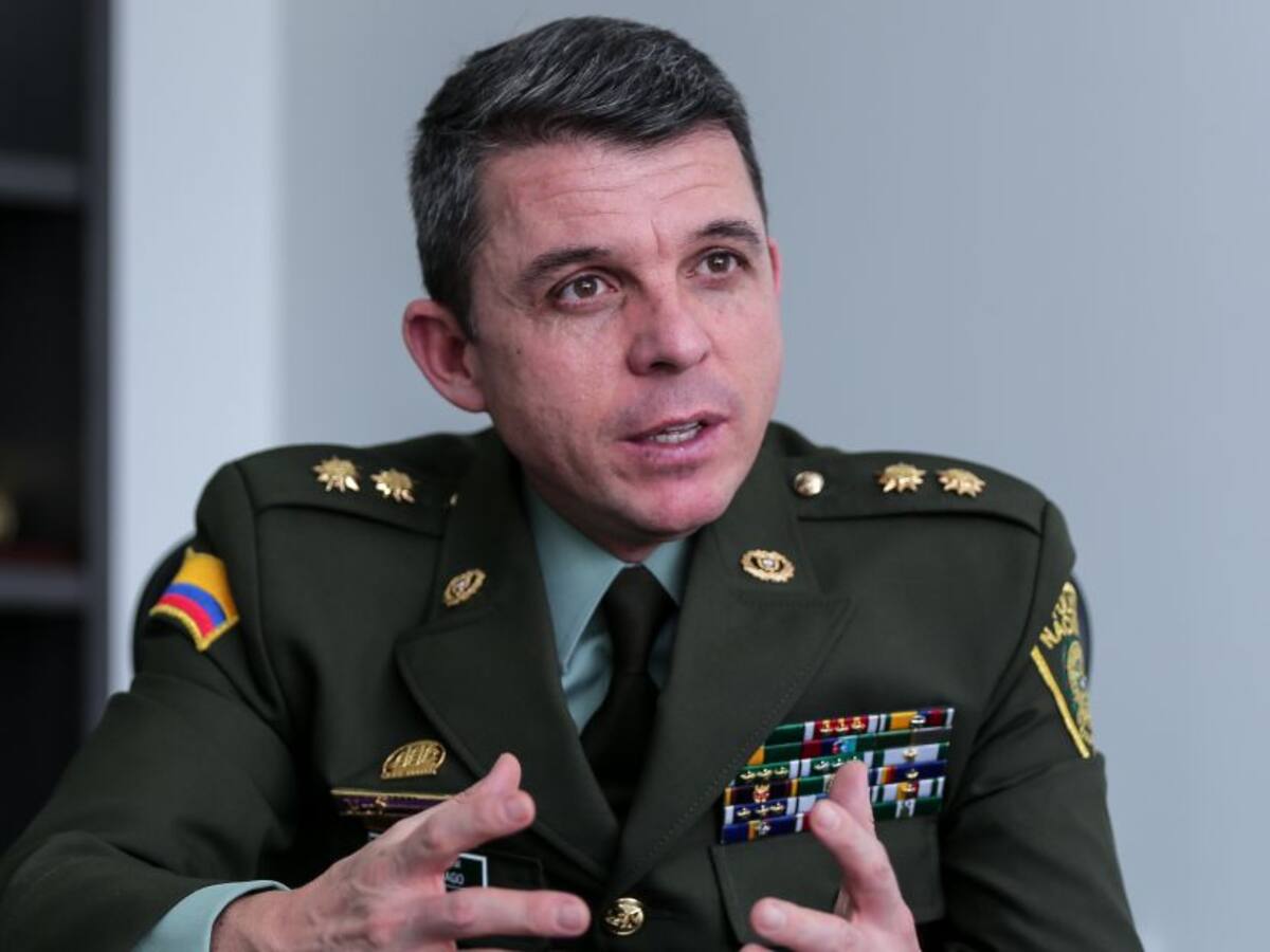 "A la Policía la están manoseando con política": General Buitrago