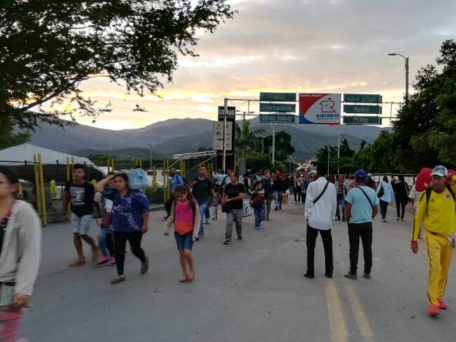Venezolanos ingresando a Cúcuta por el puente internacional Simón Bolívar