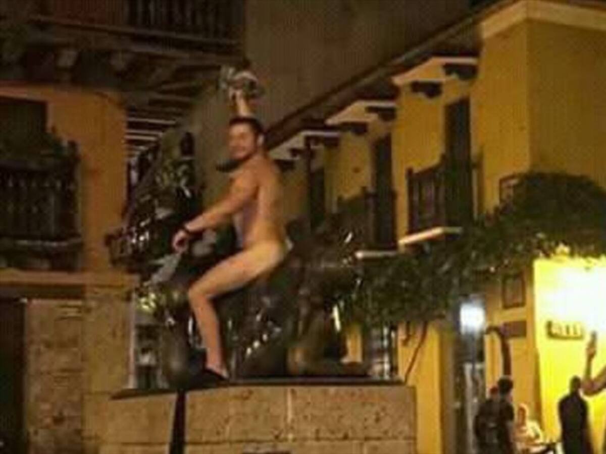Autoridades de Cartagena buscan a turista que posó desnudo en estatua de Botero