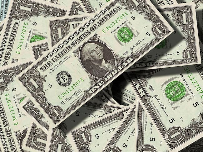 El dólar en el inicio de las operaciones del viernes subió $40