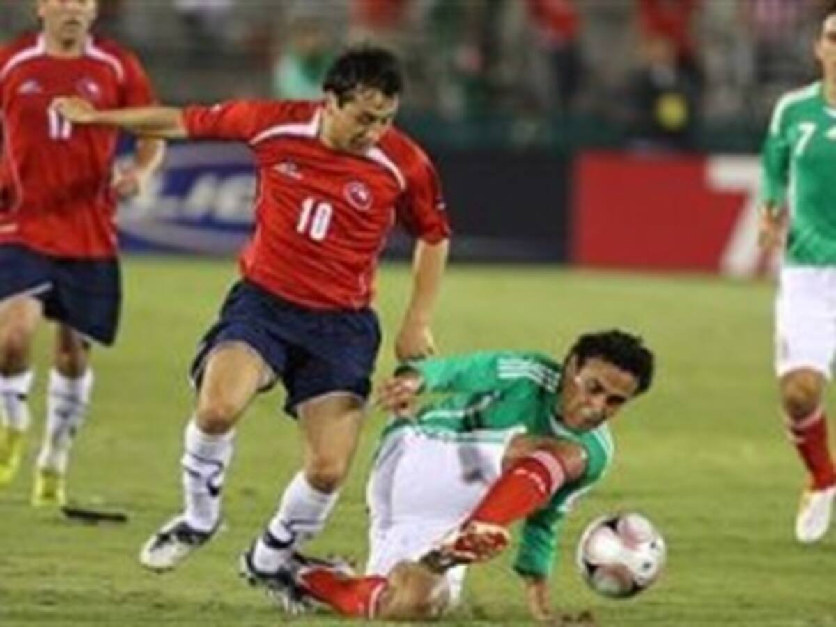 Chile derrotó 2-1 a México y asumió el liderato del grupo C de la Copa América