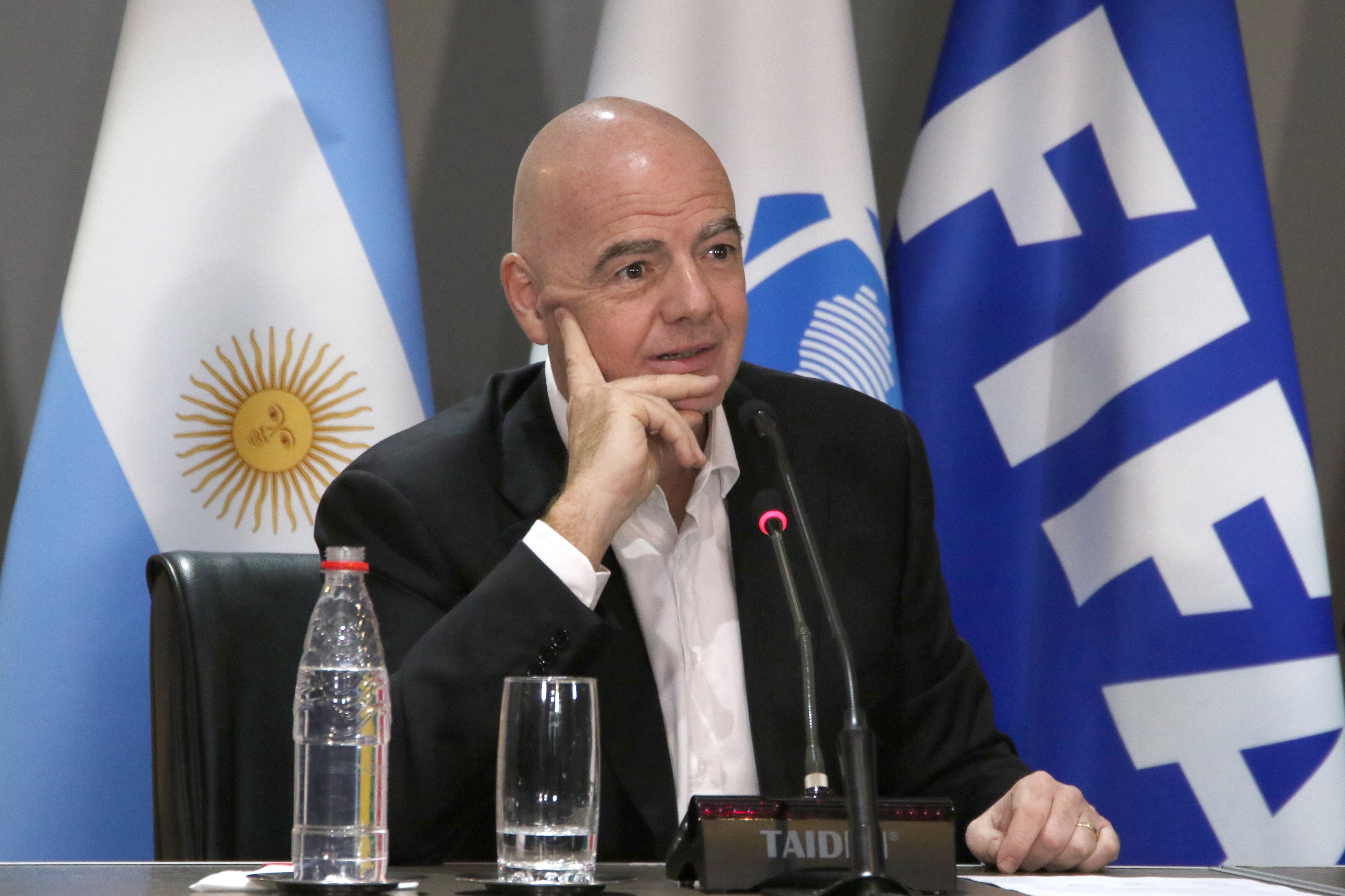 Gianni Infantino, presidente de la FIFA, desde la sede de la Conmebol. (Photo by Christian Alvarenga/Getty Images)