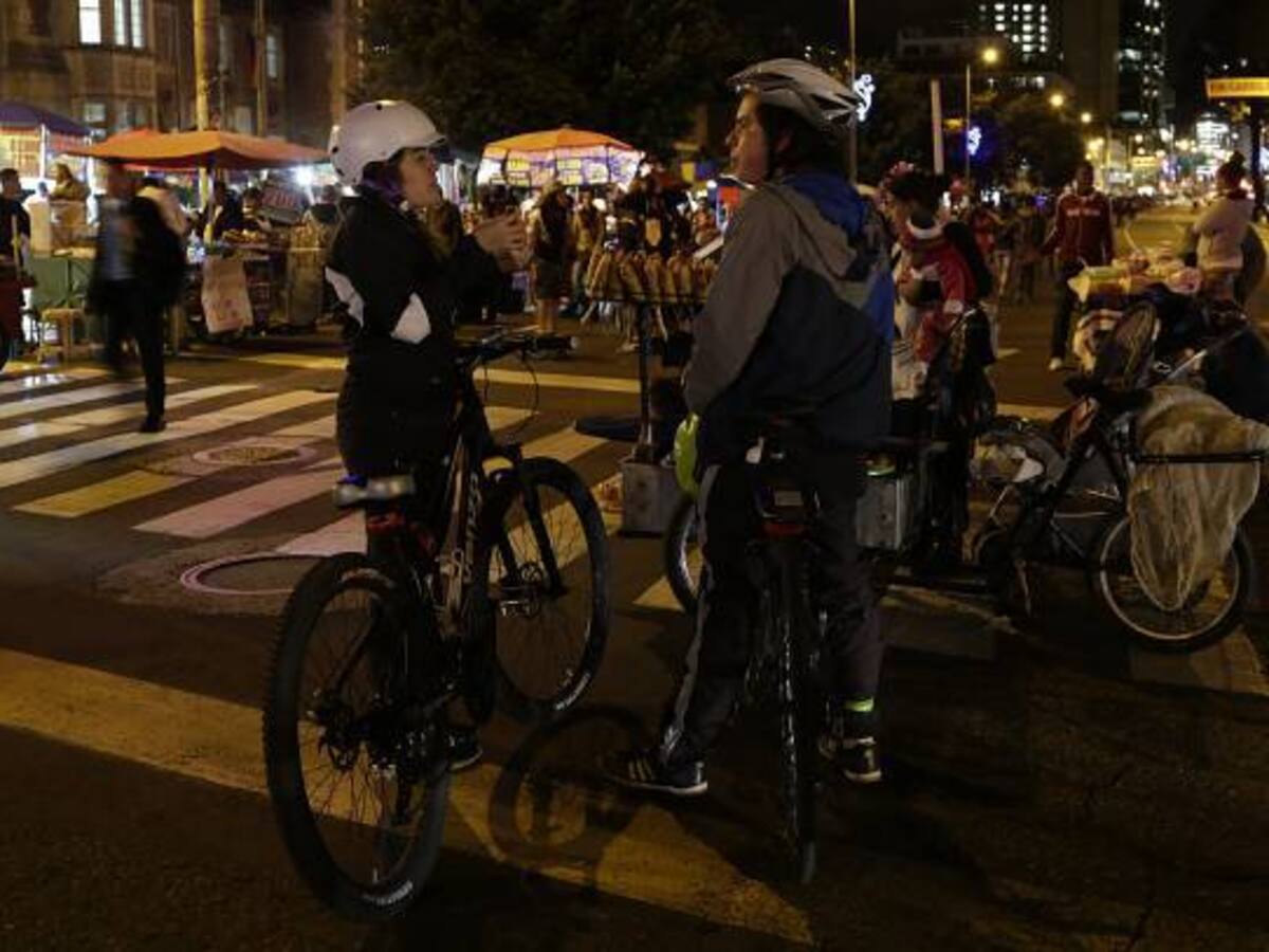 Disfrute de la ciclovía nocturna en Bogotá