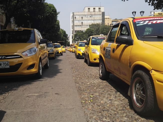 Maleteros agreden ahora a taxistas en frontera