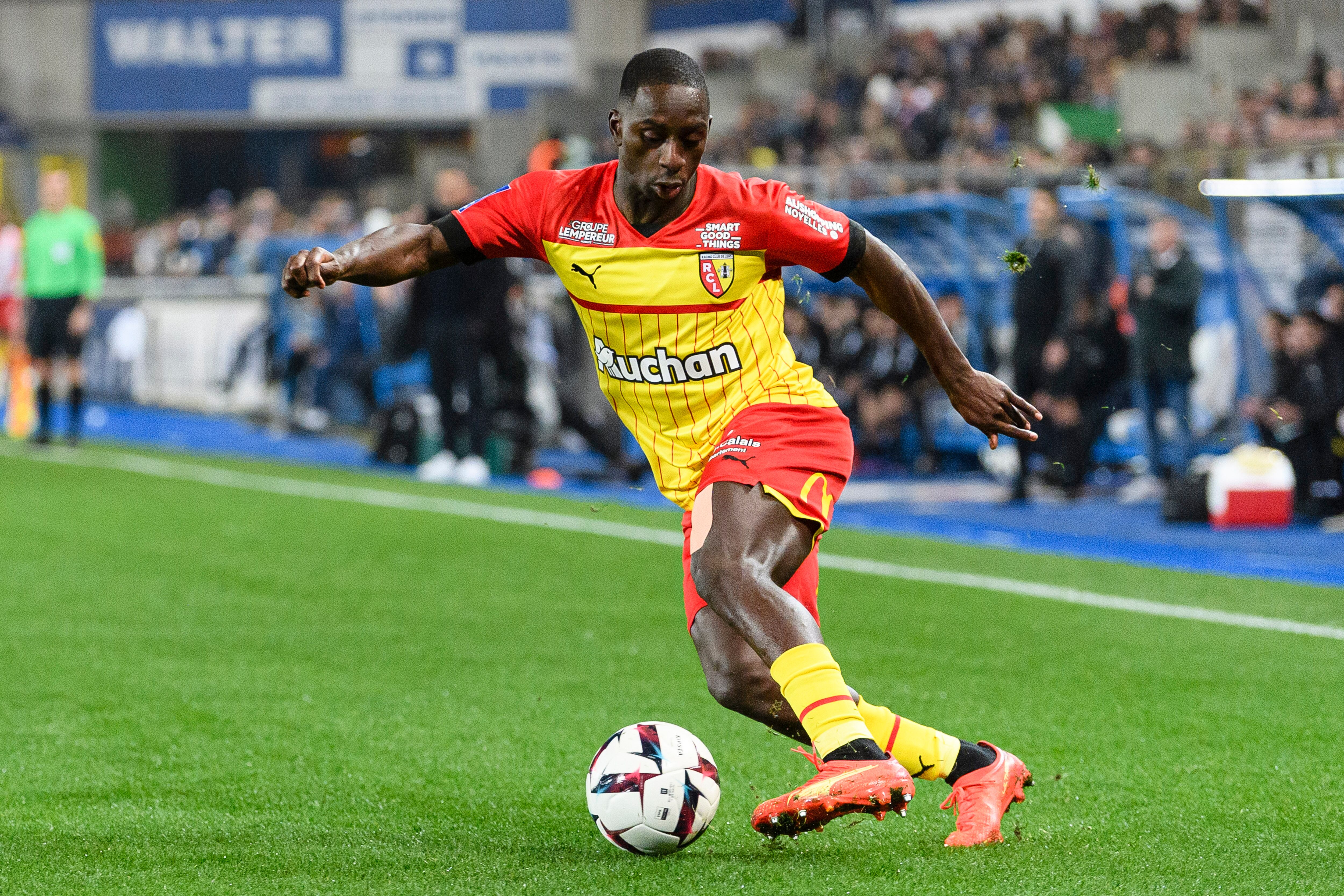 Deiver Machado, lateral del Lens. (Photo by Marcio Machado/Eurasia Sport Images/Getty Images)