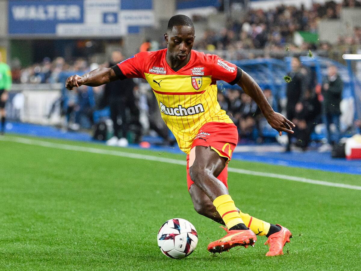 Deiver Machado fue titular en la dura caída del Lens frente al PSG