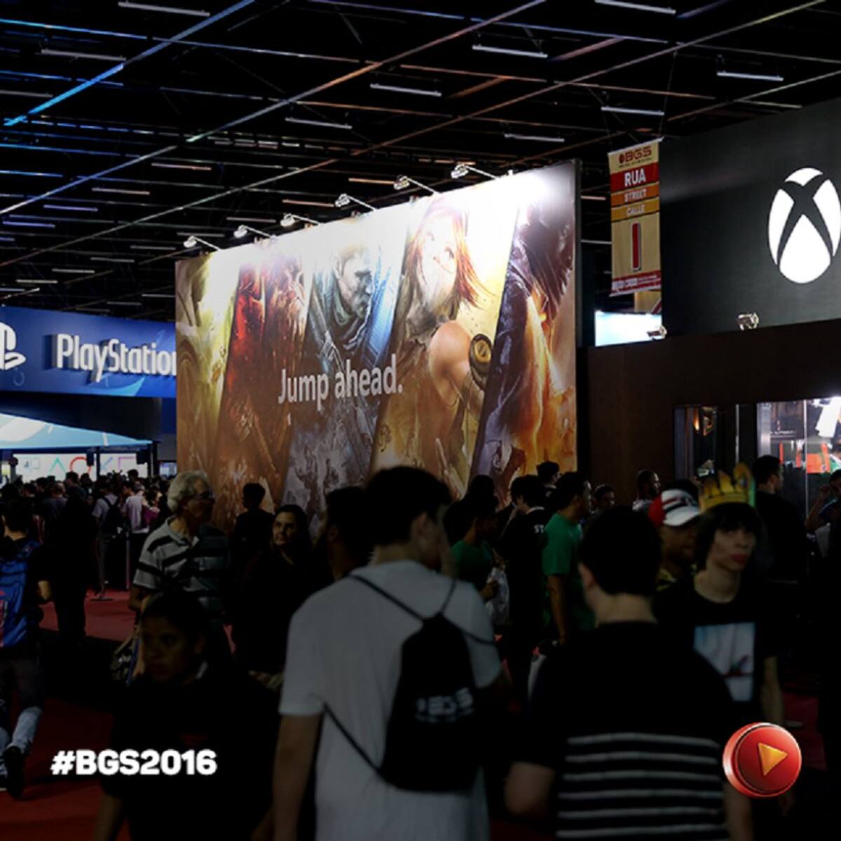 El video relata dos historias de amor protagonizadas por Gaby Vegas y la colombiana Alejandra Serje.