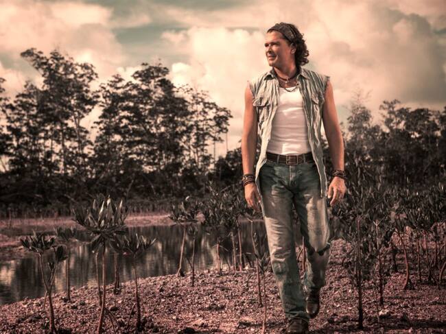 Carlos Alberto Vives Restrepo es un actor, cantante y compositor colombiano. El samario fue el primer artista colombiano en ganar un premio Grammy. En la actualidad, cuenta con dos premios Grammy y nueve Grammy Latinos.