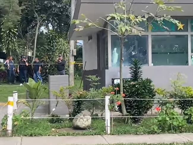 Ofrecen millonaria recompensa por responsables de ataque con explosivos contra un CAI en Popayán