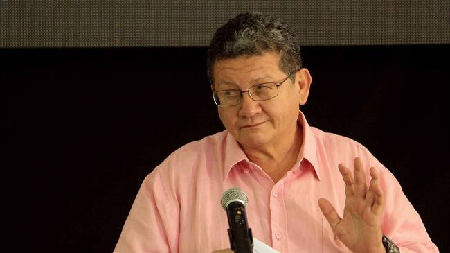 Jorge Torres Victoria, alias "Pablo Catatumbo", ofrece una rueda de prensa durante la Décima Conferencia Nacional Guerrillera en El Diamante (Caquetá). Foto: Agencia EFE - Mauricio Dueñas