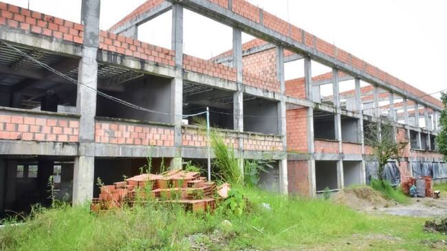 Padres y estudiantes reclaman culminar obras de colegios en Ibagué