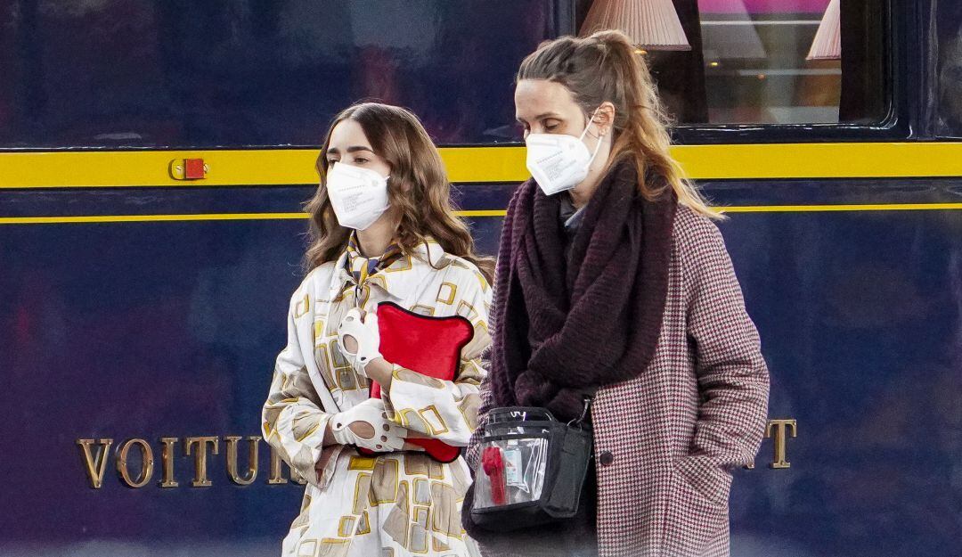 Grabación de Emily in Paris en una estación de trenes