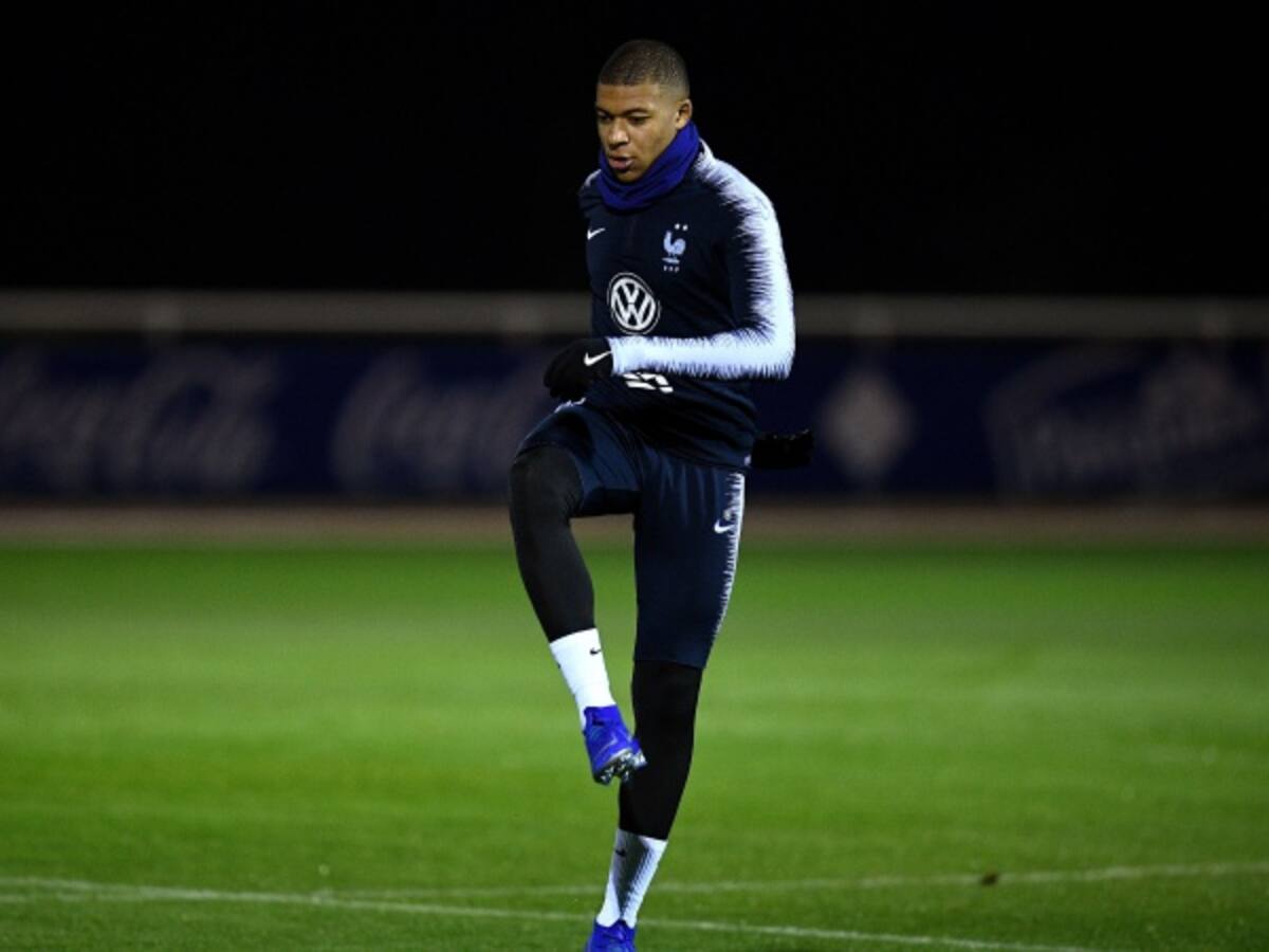 Mbappé invita a un partido a un niño que perdió a su madre en un derrumbe