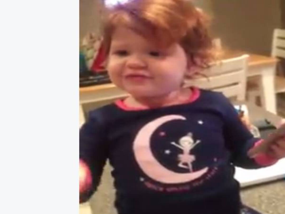 El tierno video de una niña de 2 años interpretando "hello" de Adele