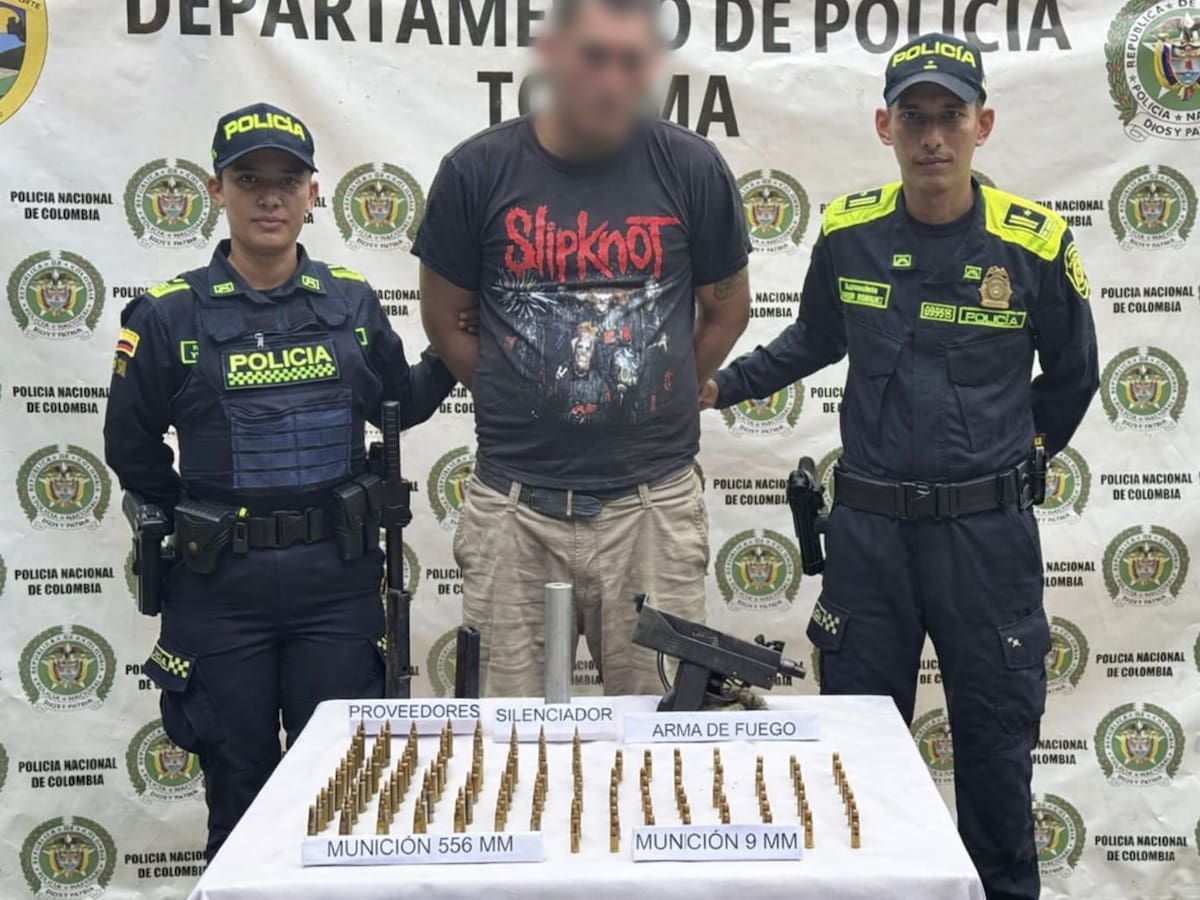 La Policía capturó en el Tolima a un sujeto que tenía en su poder un arma de fuego tipo Mini Uzi