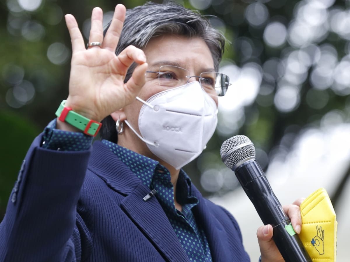 López generó burlas al aconsejar vender carros por medida del pico y placa