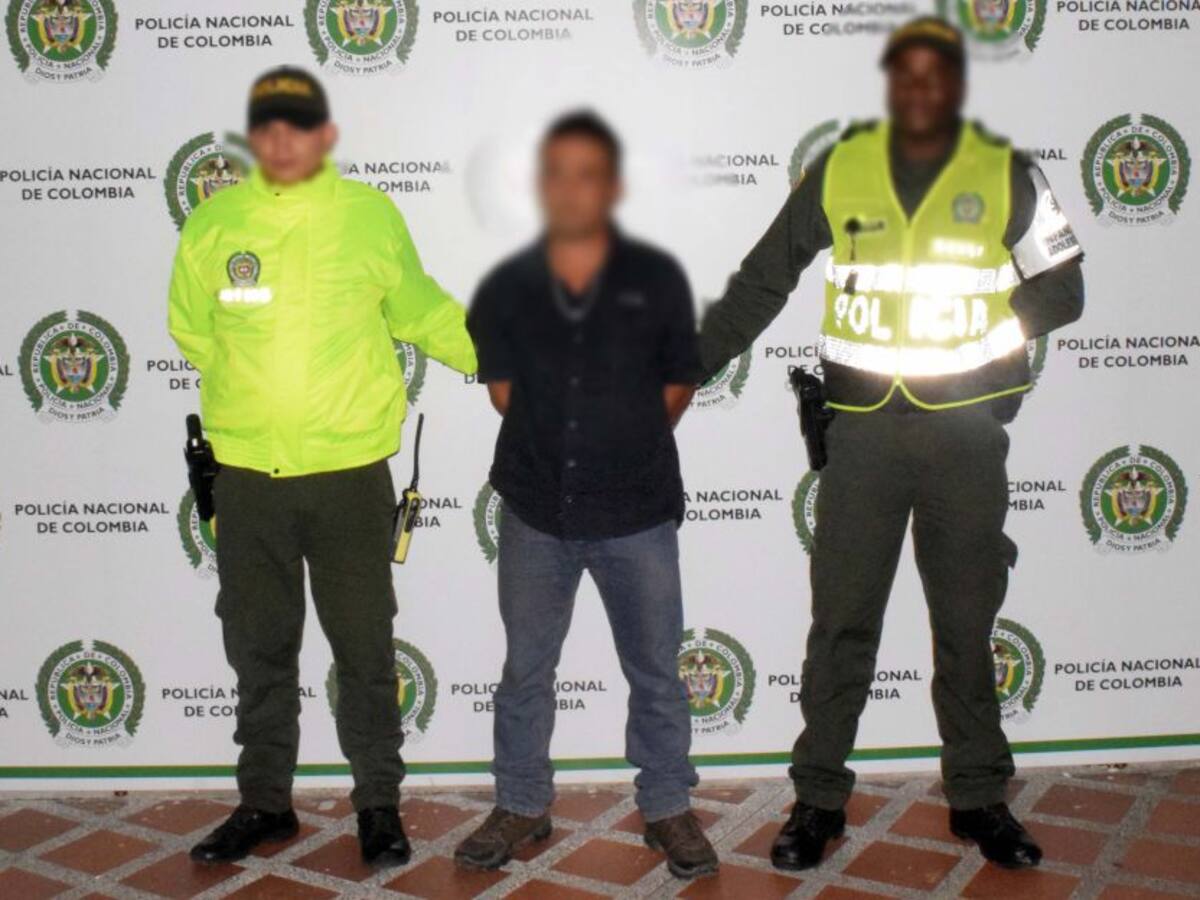 Hombre que presuntamente violó a su hija adoptiva fue enviado a la cárcel