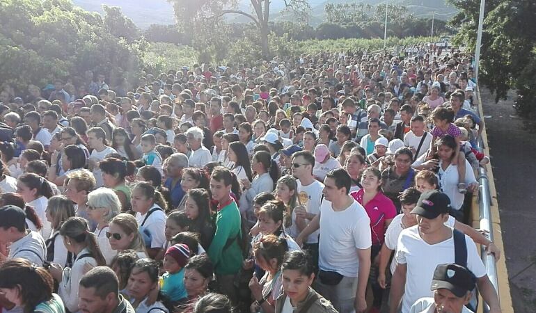 Venezolanos llegaron a Cúcuta buscando alimentos