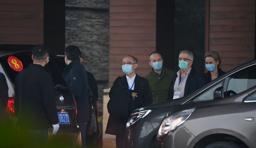 Misión OMS visita hospital de Wuhan que recibió a primeros enfermos COVID