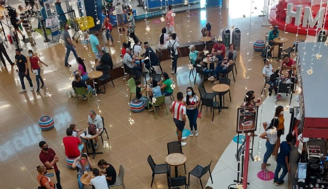 Clientes en centro comercial