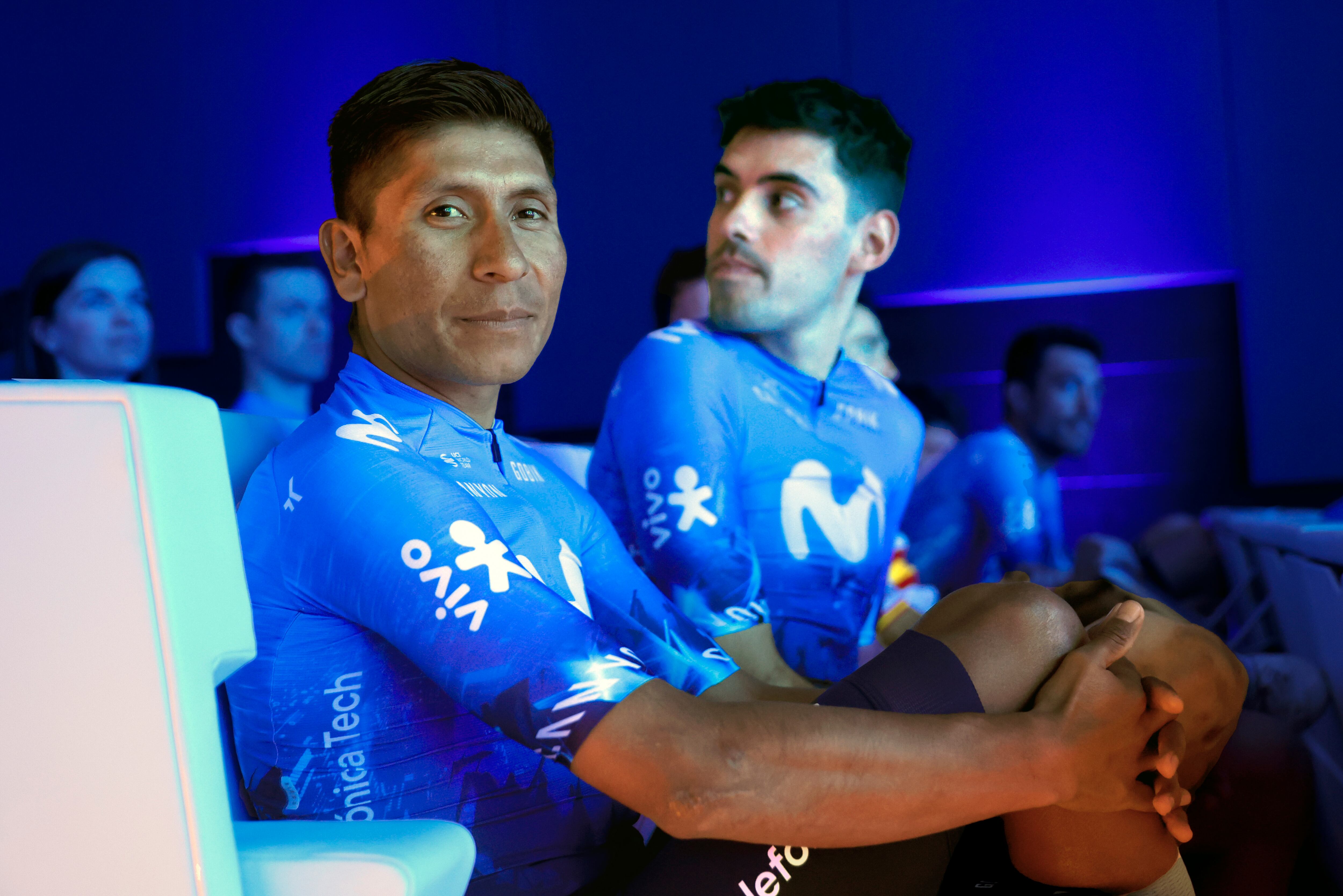 MADRID, 21/12/2023.- El ciclista Quintana (i) durante la presentación del equipo Movistar en Madrid, este jueves. EFE/ Mariscal