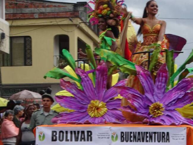 Las calles de Calarcá se llenaron de reinas, color y café