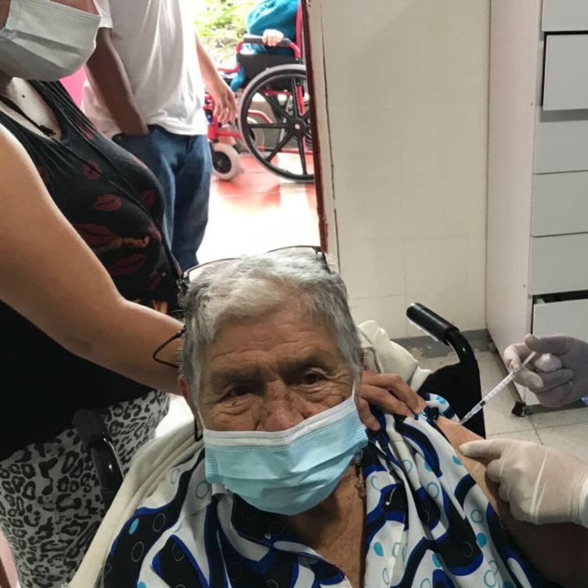 Habrá pico y cédula en Pereira para la vacunación de mayores de 80 años