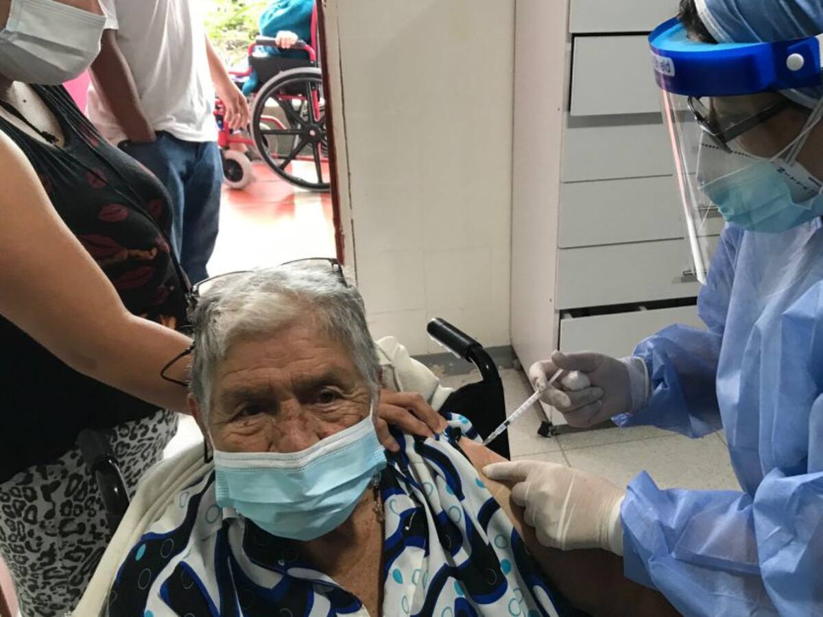 Habrá pico y cédula en Pereira para la vacunación de mayores de 80 años