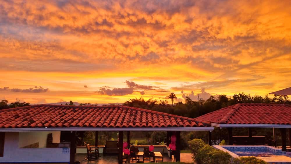 Hermoso atardecer el fin de semana en el Quindío. Foto Cortesía Alejandro Palomino