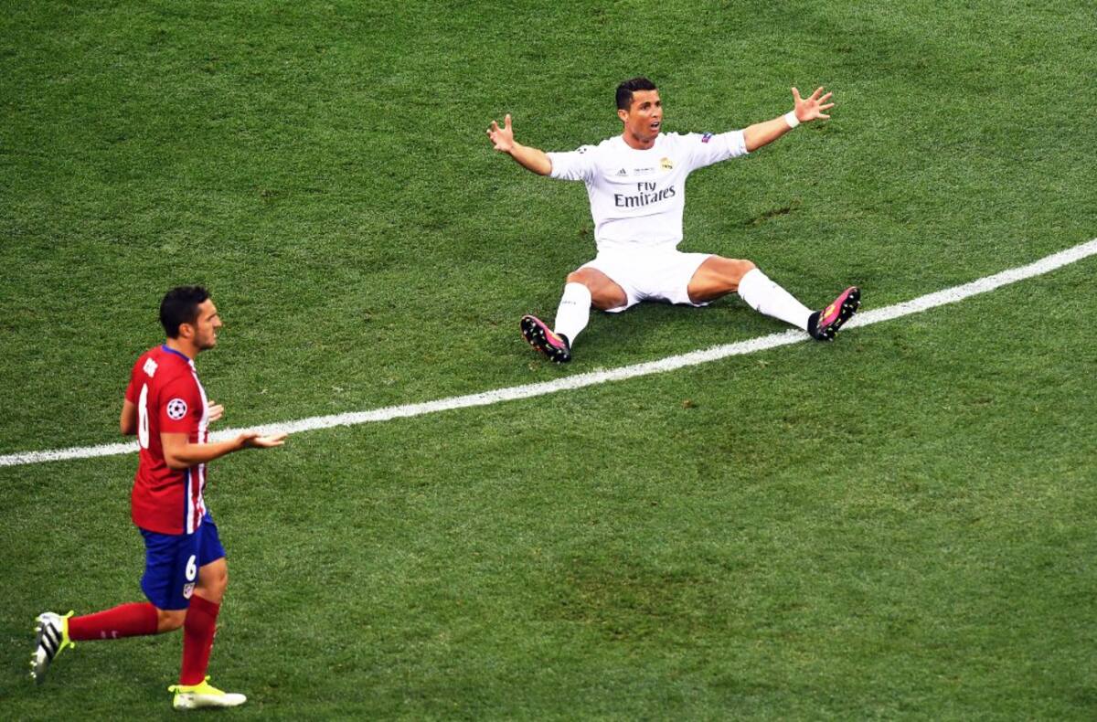 Cristiano Ronaldo  reacciona durante la Liga de campeones 