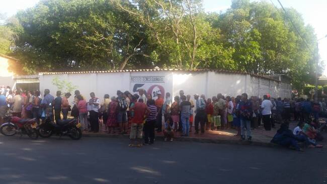 Más de seis horas esperan los adultos mayores para ser atendidos