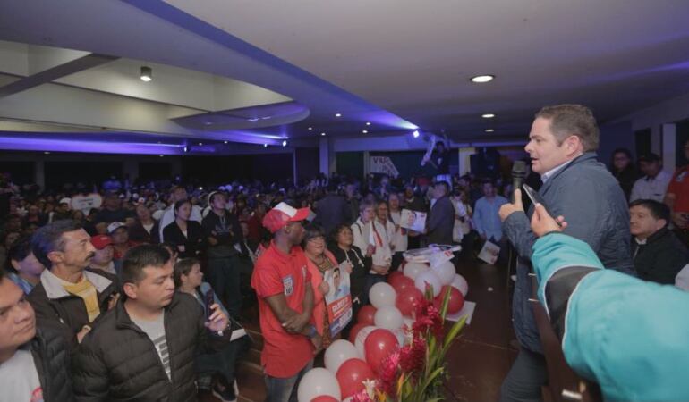 Germá Vargas Lleras en medio de su campaña pilítica por la Presidencia