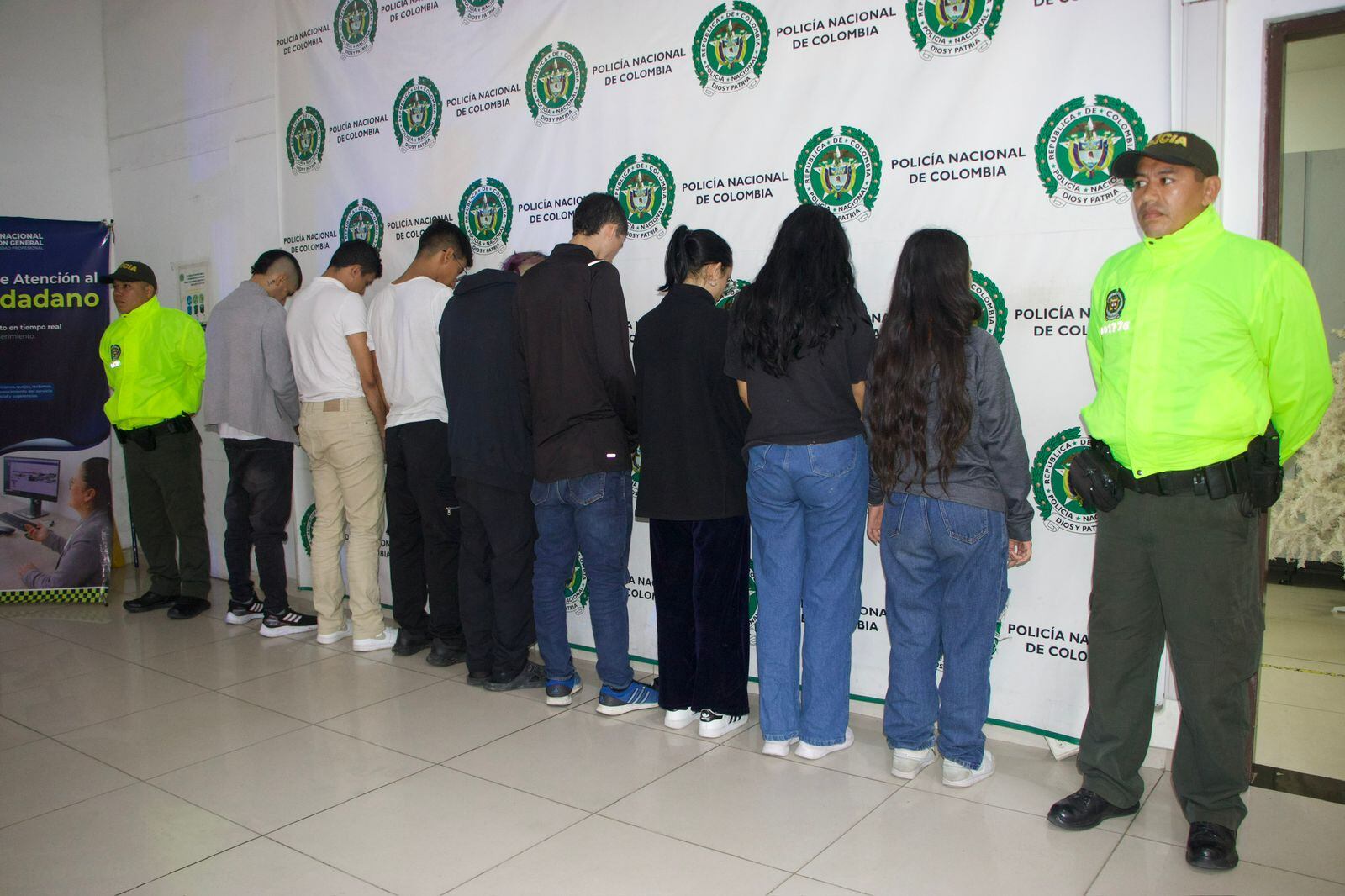 Desarticulan banda que comercializaba droga camuflada en chocolates en colegios de Bucaramanga.