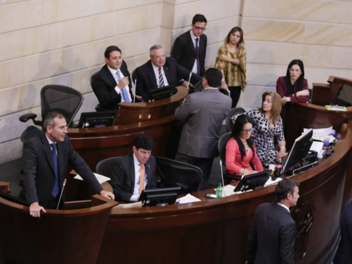 Congreso puede modificar preguntas de referendo: constitucionalistas