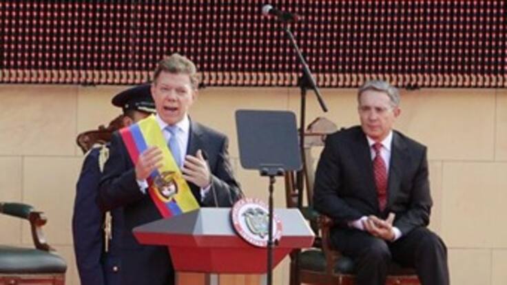 Diálogo directo y sin intermediarios para restablecer relaciones con Venezuela y Ecuador: Santos