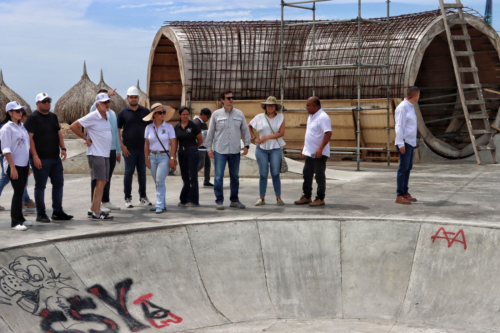 Visita del Gobernador Eduardo Verano a las intervenciones en las playas en Puerto Colombia. Foto: Goberanción.