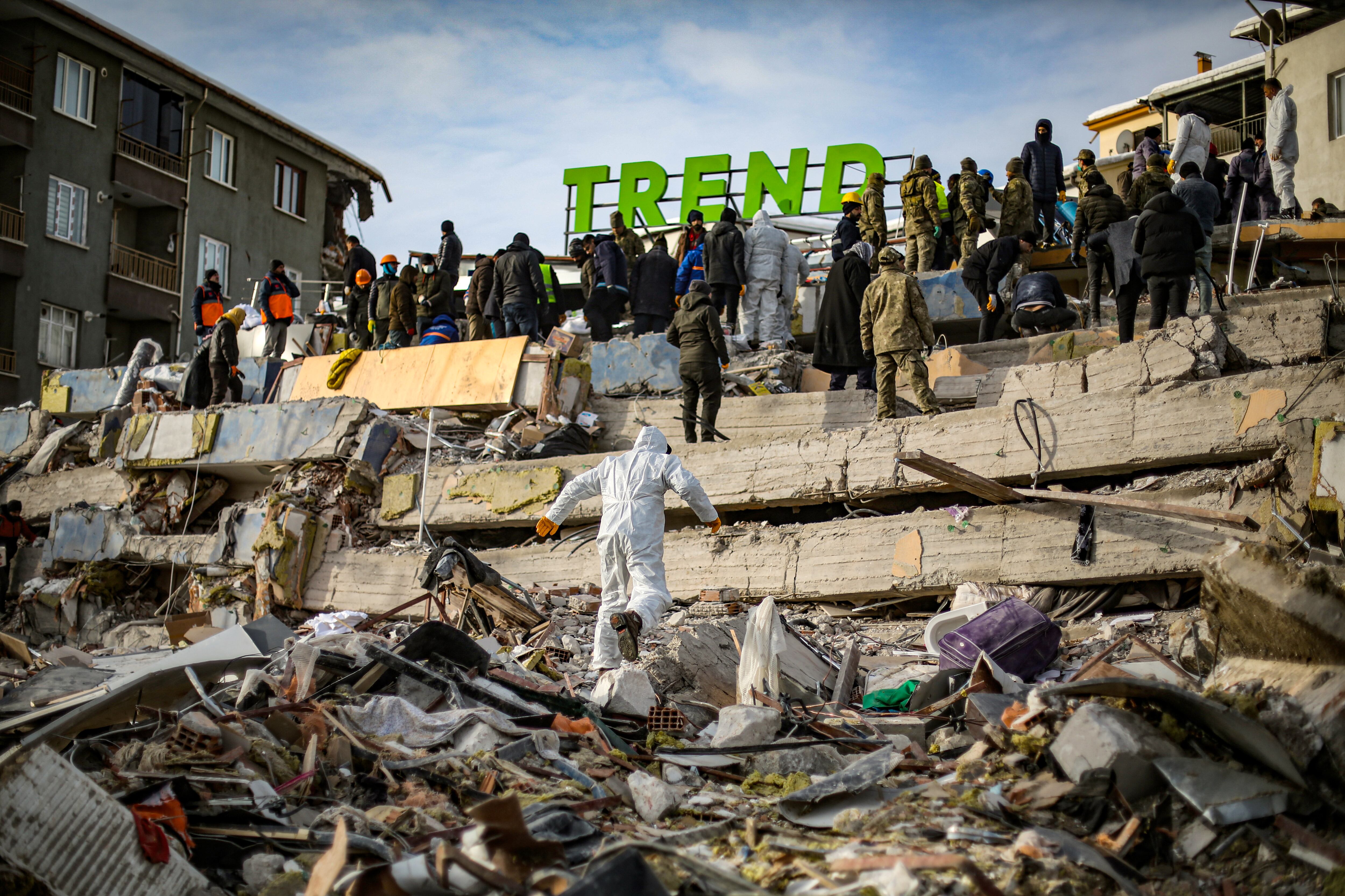 Esfuerzos de búsqueda y rescate en Malatya después del terremoto del 8 de febrero de 2023 en Malatya, Türkiye. Foto de Hakan Akgun/ dia images.