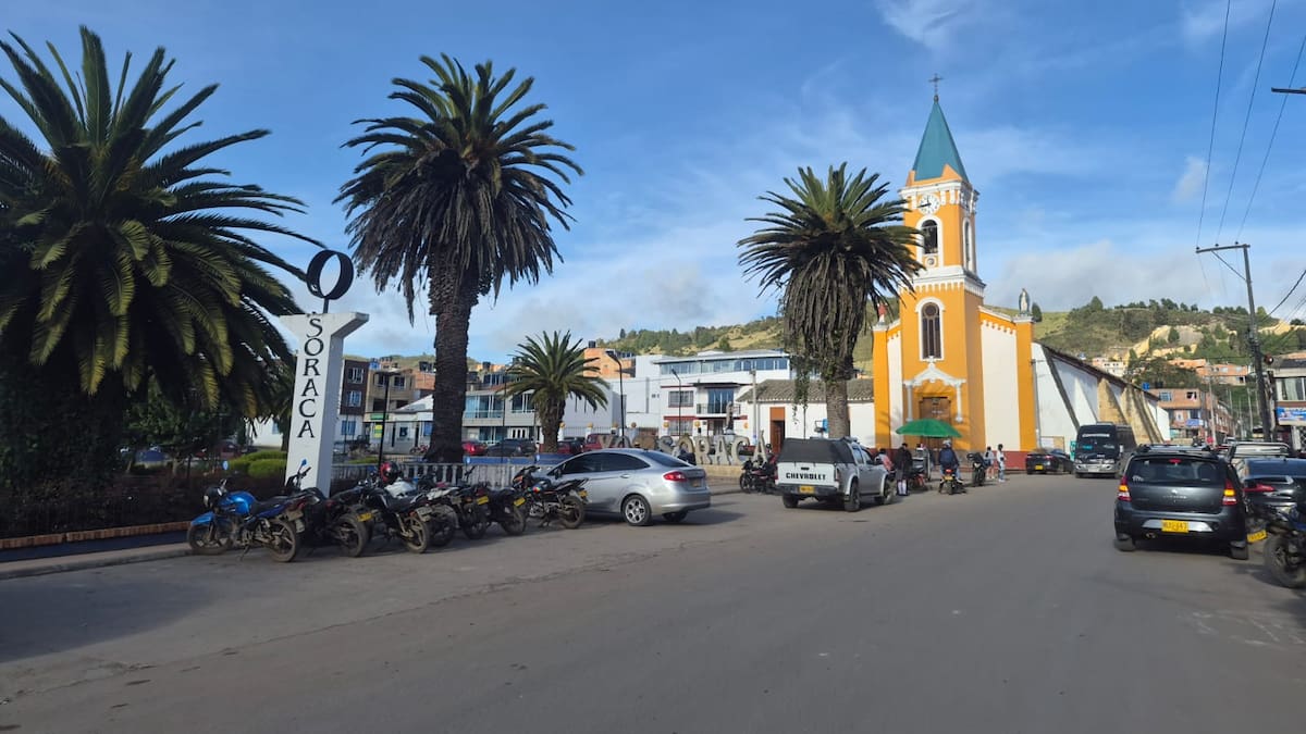 Soracá avanza en el reparcheo e iluminación de vía Tunja-Soracá