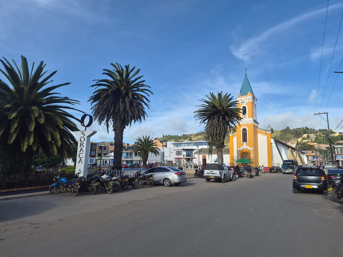 Soracá avanza en el reparcheo e iluminación de vía Tunja-Soracá