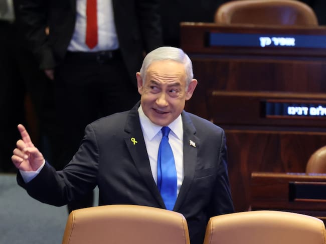 Jerusalem (-), 11/12/2024.- Israeli Prime Minister Benjamin Netanyahu gestures as he attends a special session with the President of Paraguay at the Knesset, the Israeli parliament, in Jerusalem, 11 December 2024. The Paraguayan president is on a two-day official visit to Israel, where he is scheduled to relocate his country's embassy to Jerusalem. (Jerusalén) EFE/EPA/ABIR SULTAN