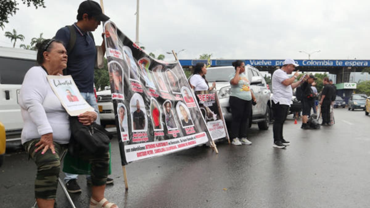 Familiares de los colombianos detenidos en Venezuela, adelantaron una velatón en la frontera
