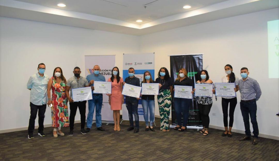 Familias venezolanas reciben apoyo para formalizar sus emprendimientos