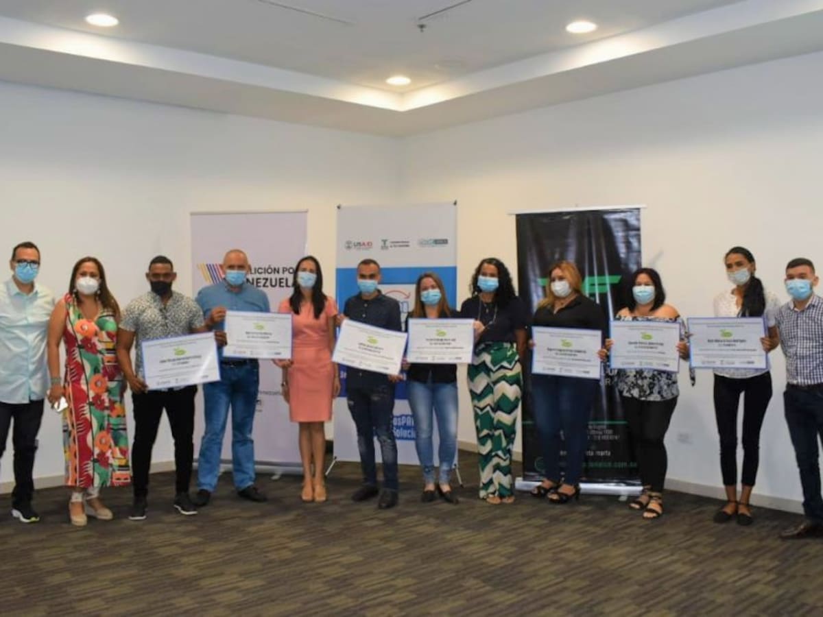 Familias venezolanas reciben apoyo para formalizar sus emprendimientos