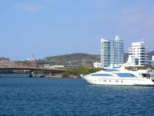 Habitantes del barrio Manga, en Cartagena, preocupados por las balleneras