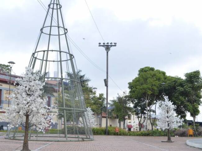 Inicia instalación del alumbrado navideño en Ibagué