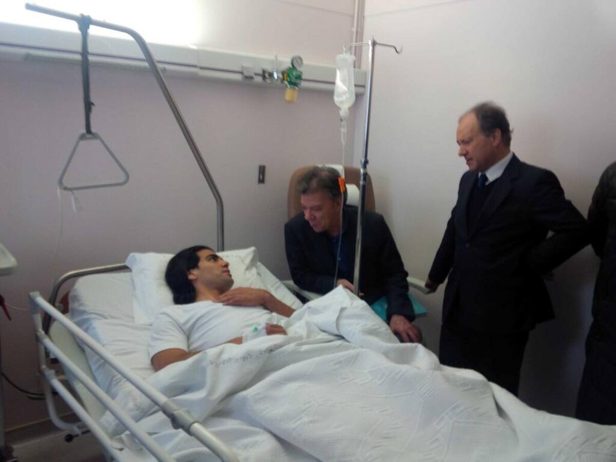 El Presidente Santos visitó a Falcao García tras la cirugía